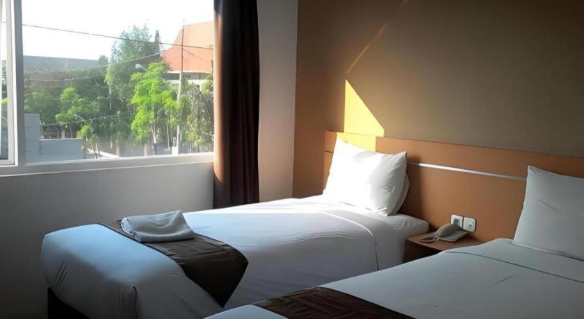 Guest House Nozz Semarang Exterior photo