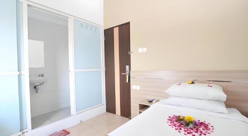 Guest House Nozz Semarang Exterior photo