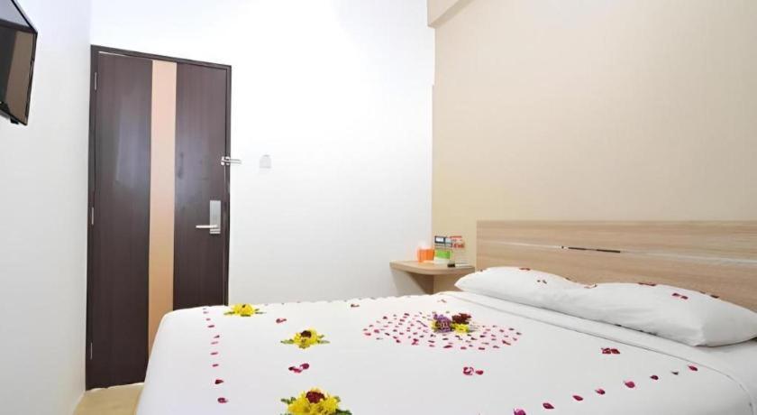 Guest House Nozz Semarang Exterior photo